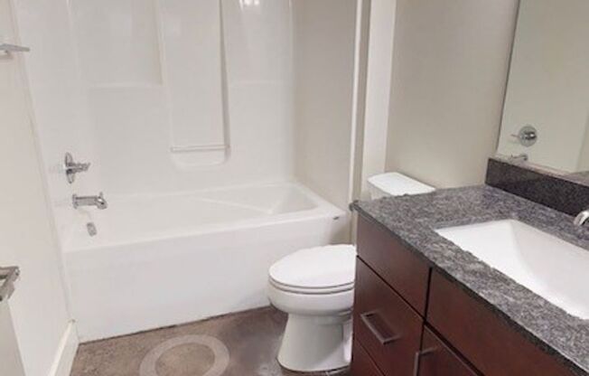 1 bed, 1 bath, 569 sqft, $900, Unit G14