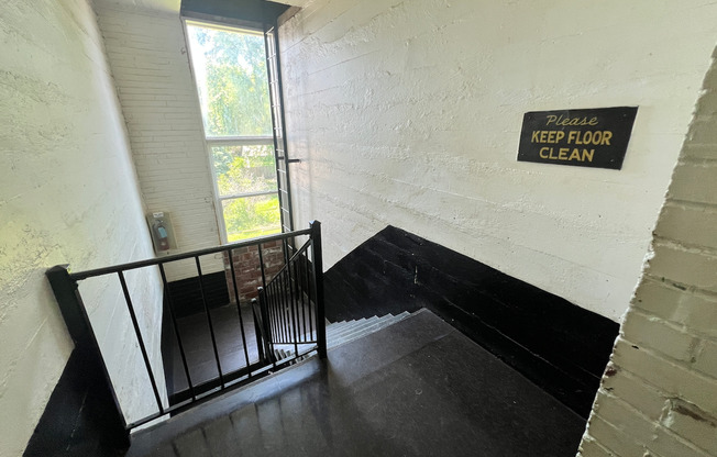 Studio, 1 bath, 400 sqft, $805, Unit 303