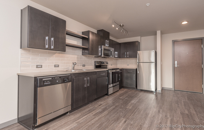 1 bed, 1 bath, 686 sqft, $1,650, Unit 2102