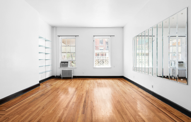 305 E 12 ST