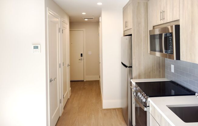 1 bed, 1 bath, $3,300, Unit 330