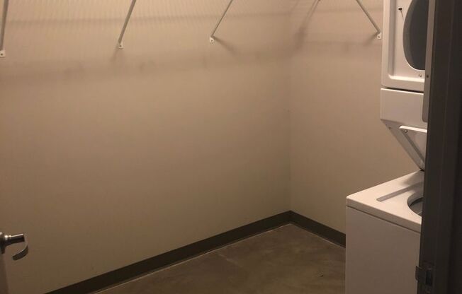 Studio, 1 bath, 651 sqft, $1,355, Unit B01