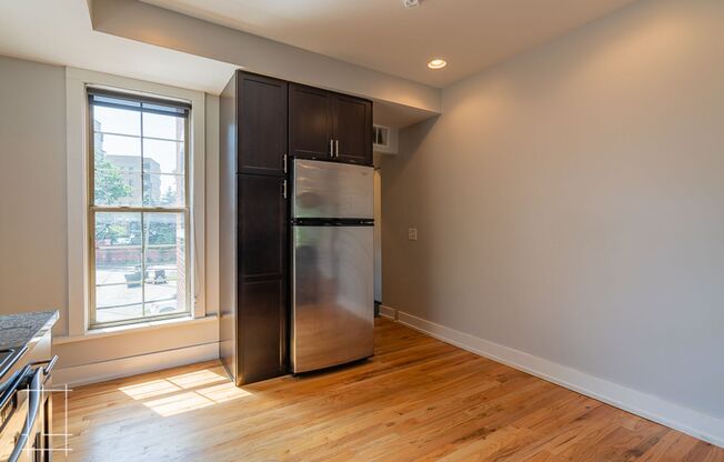 2 beds, 1 bath, $1,800, Unit 15.5 Auburn Ave