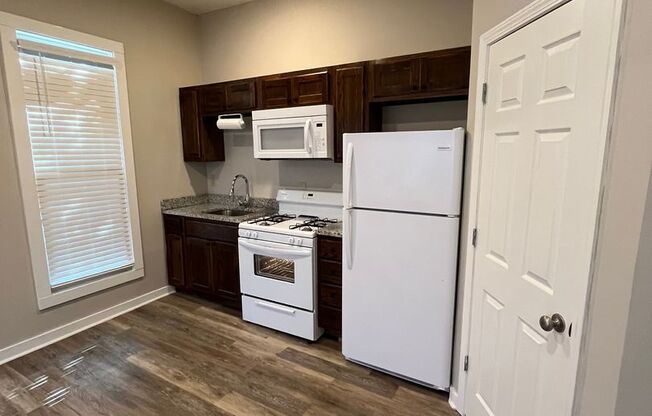 1 bed, 1 bath, $725, Unit Apt. 2