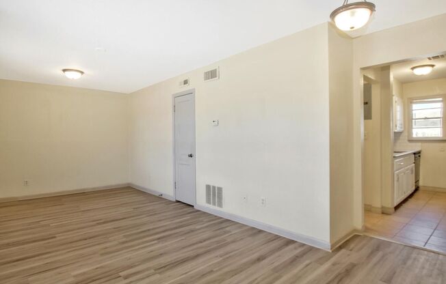 1 bed, 1 bath, 600 sqft, $775, Unit 3864 N. Oliver St.