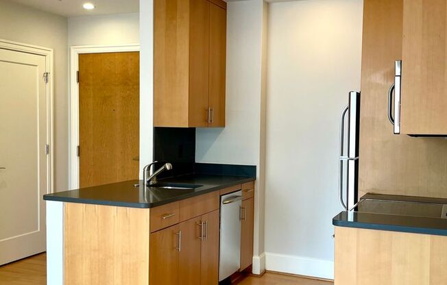 2 beds, 1 bath, $4,350, Unit 809