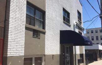 1 bed, 1 bath, 3 sqft, $1,095, Unit 1G