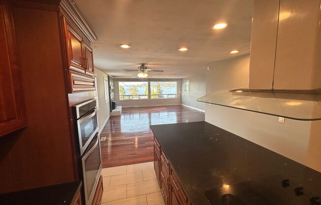 3 bed/ 2 bath Two Story House overlooking Lake Washington, $3,175/mo