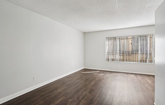 Studio, 1 bath, 495 sqft, $1,325, Unit 107