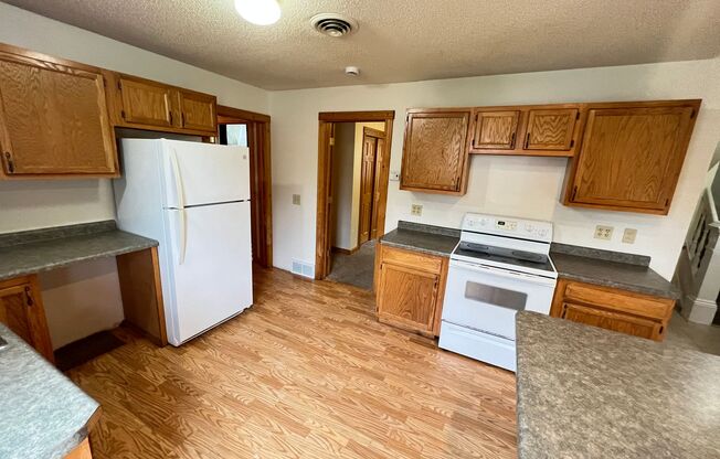 3 beds, 2 baths, $1,650