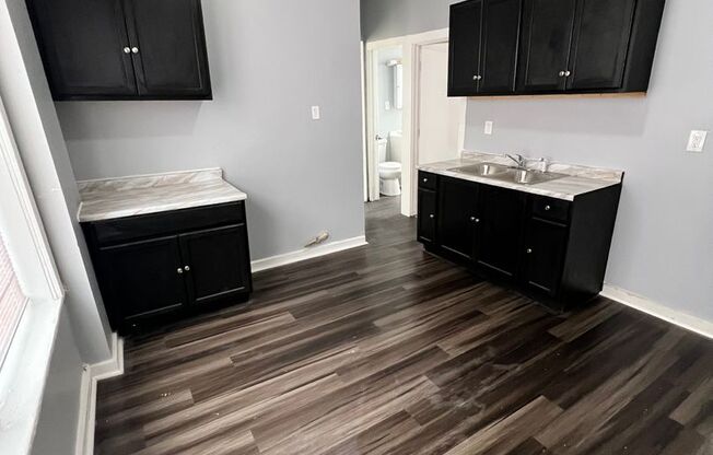 1215 S Homan