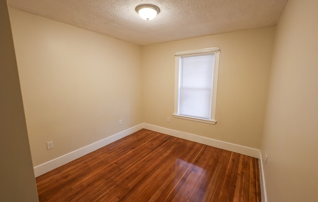 3 beds, 1 bath, 1,100 sqft, $2,850, Unit 2