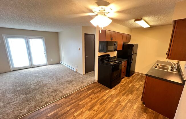 2 beds, 1 bath, 800 sqft, $965, Unit 405-13