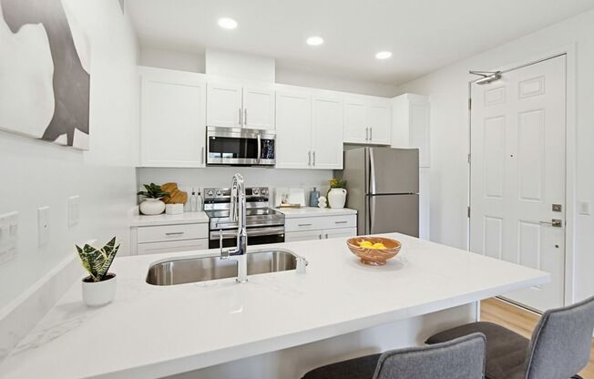 2 beds, 2 baths, 725 sqft, $2,995, Unit 3301