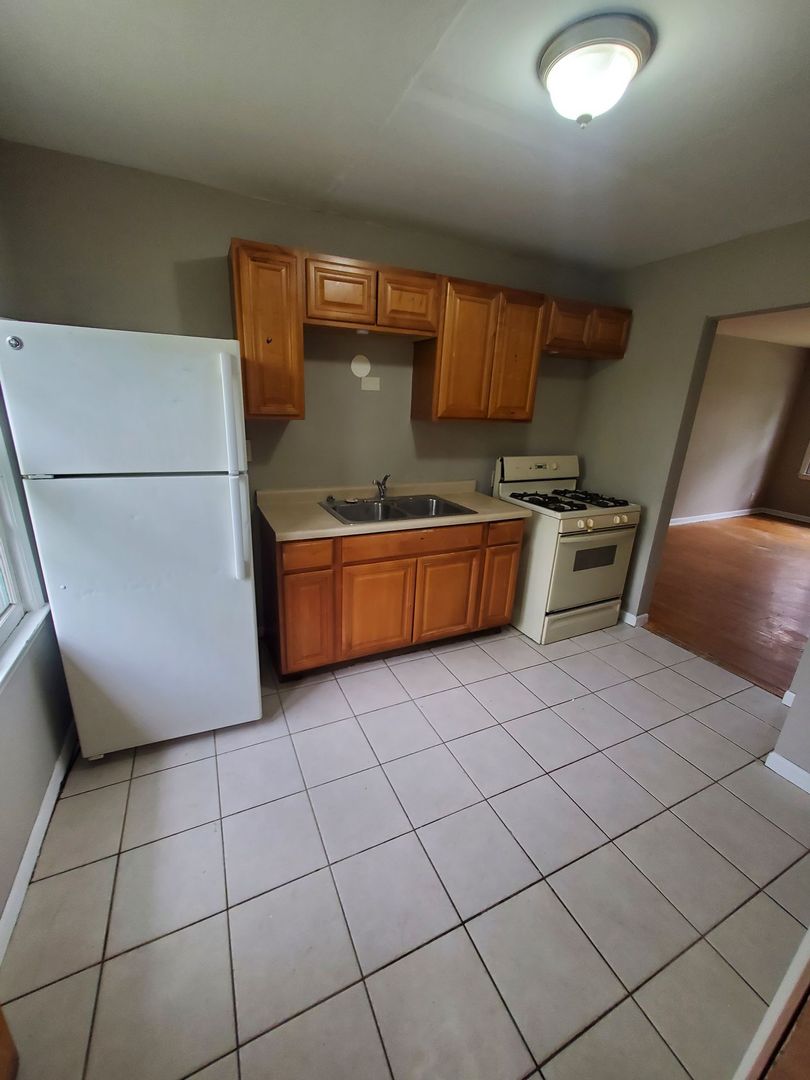 3433 N 76th St (4 unit)