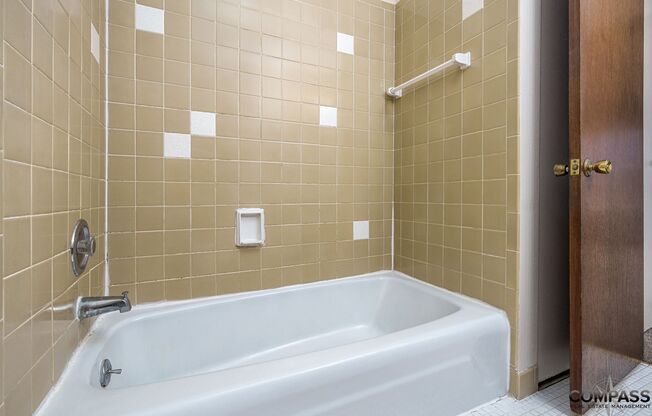 2 beds, 1.5 baths, 884 sqft, $1,275, Unit 102