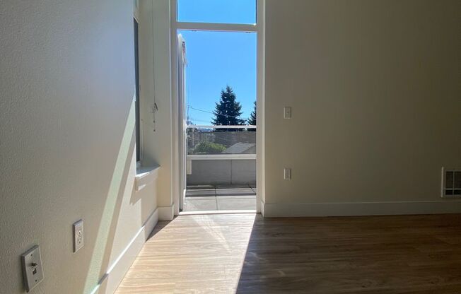 Studio, 1 bath, 430 sqft, $1,695, Unit 409