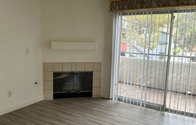 Great 2 bedroom 2 bathroom upstairs condo!