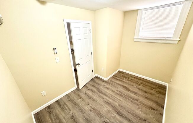 1 bed, 1 bath, 272 sqft, $1,050, Unit 1B