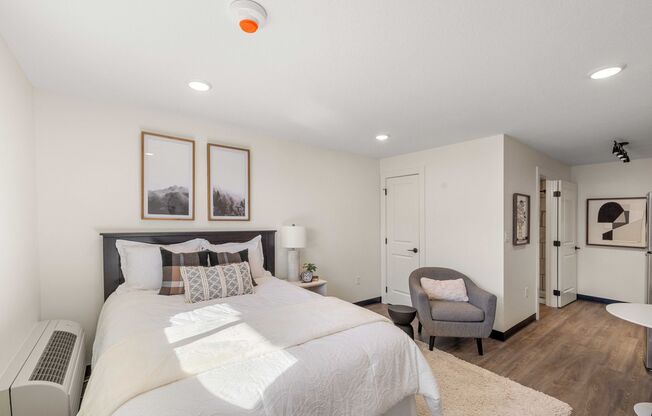 Studio, 1 bath, $625