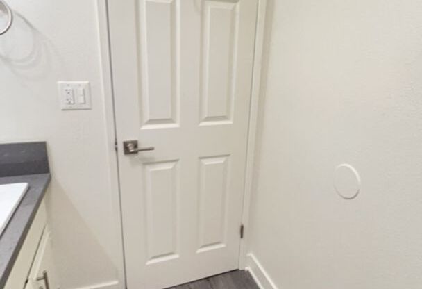 2 beds, 1 bath, 1,100 sqft, $2,568, Unit 241-40