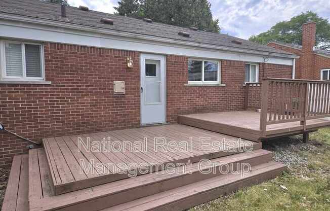 3 beds, 2 baths, 1,008 sqft, $2,200