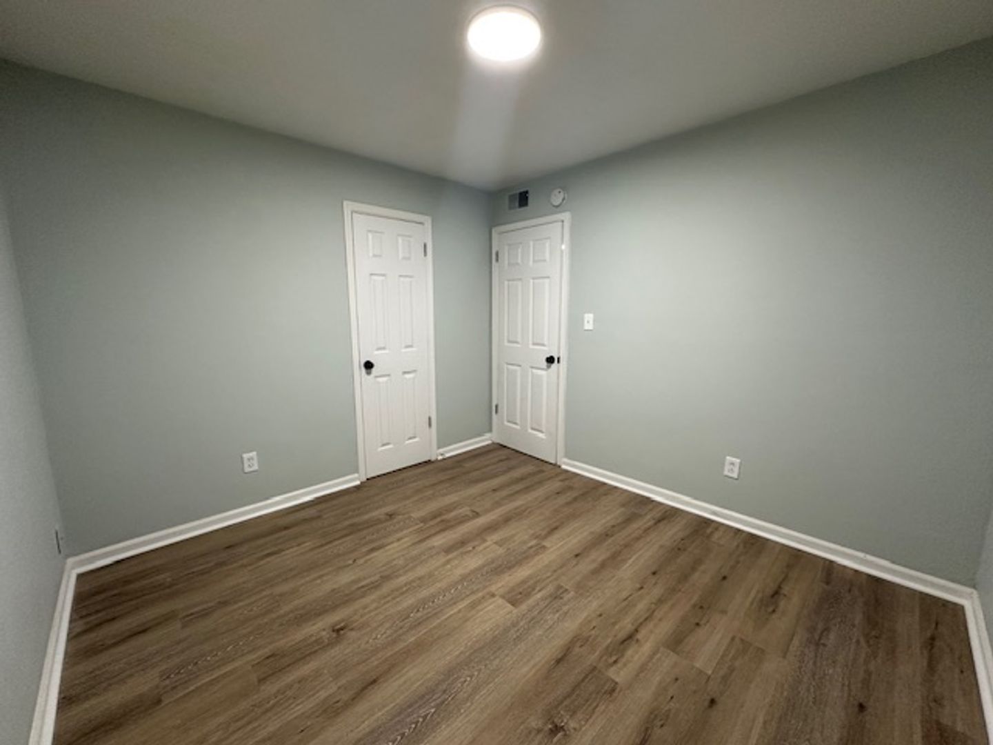 2 beds, 1 bath, 800 sqft, $1,175, Unit E1