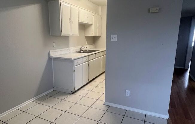 2 beds, 1 bath, 750 sqft, $1,000, Unit K708 - 307 - 109