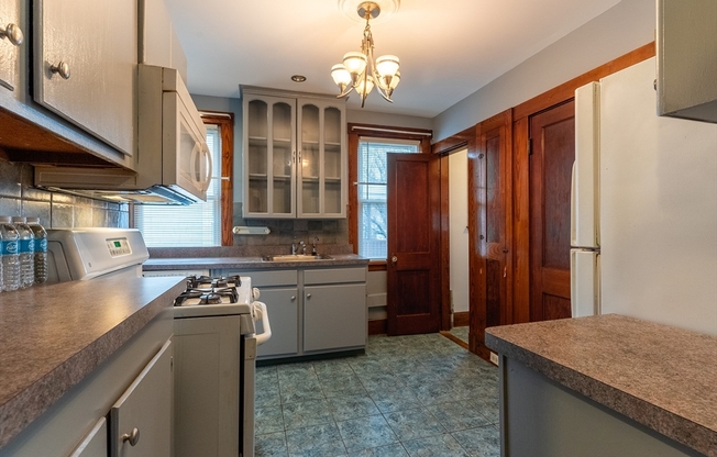3 beds, 1 bath, 1,182 sqft, $2,800, Unit 1