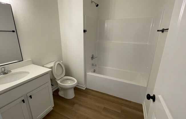 2 beds, 1.5 baths, 995 sqft, $1,550