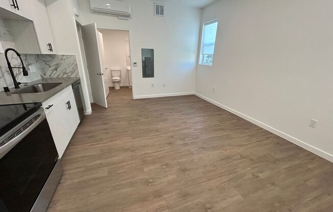 Studio, 1 bath, 354 sqft, $1,925, Unit 2112-102