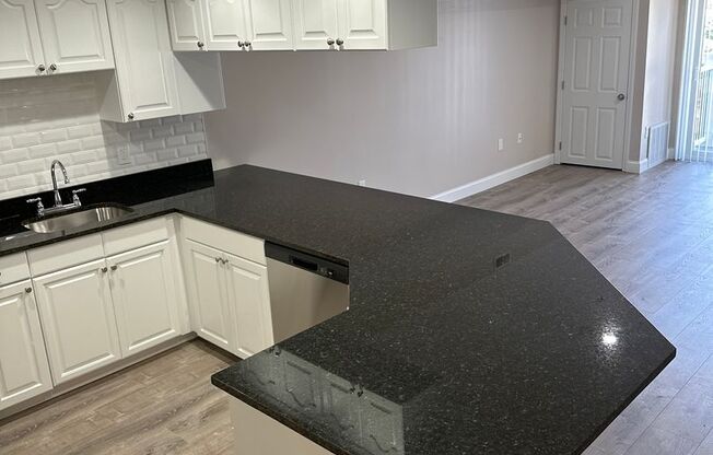 2 beds, 1 bath, 680 sqft, $2,550, Unit 21-34