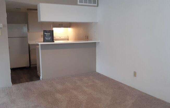 2 beds, 2 baths, 1,003 sqft, $1,050, Unit 1212