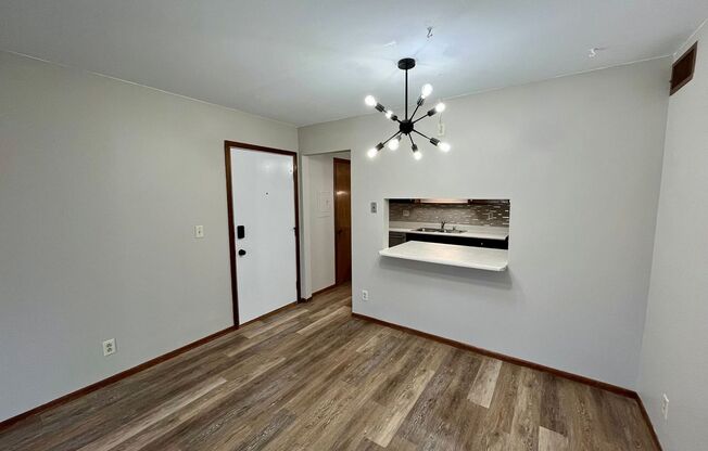 2 beds, 1 bath, 750 sqft, $895, Unit #7