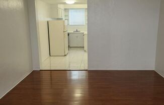 220 Collins Ave Unit 4B