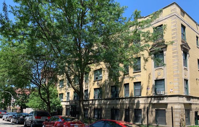 4834 W Adams LLC