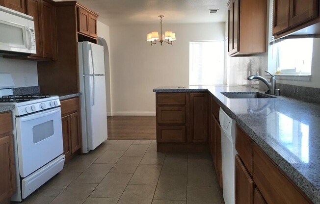 1 bed, 1 bath, 800 sqft, $1,595