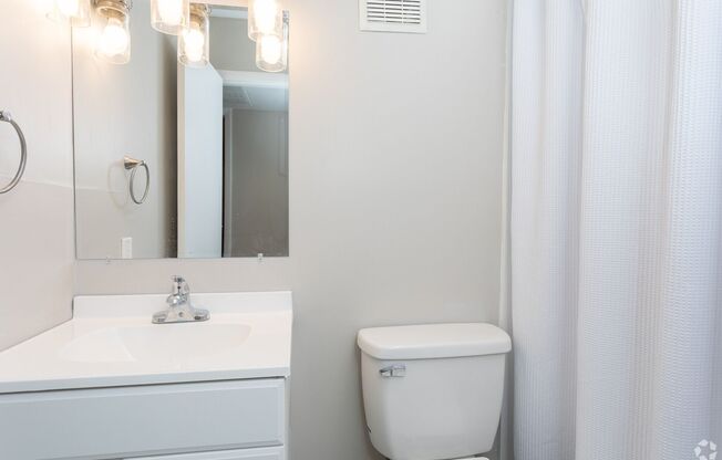 1 bed, 1 bath, 616 sqft, $878, Unit 35