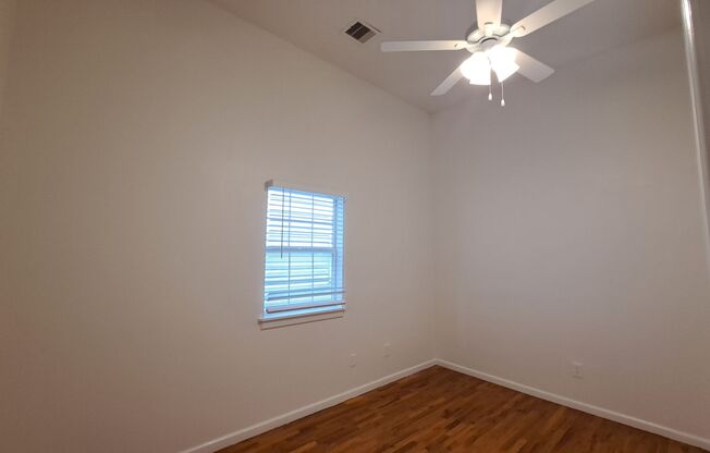 3 beds, 1 bath, 1,115 sqft, $1,500