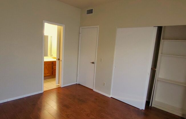 2 beds, 2 baths, $1,295, Unit # 287