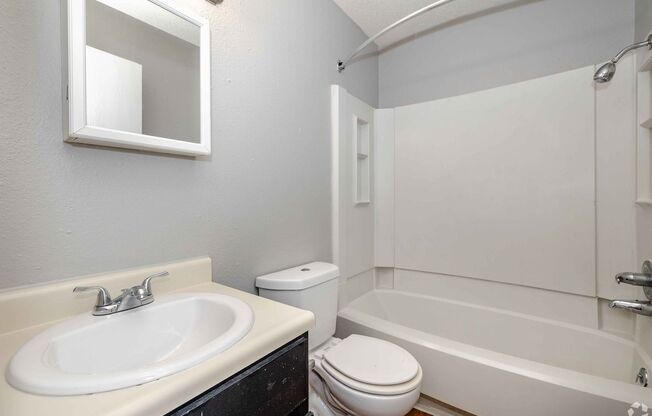 2 beds, 2 baths, 800 sqft, $955