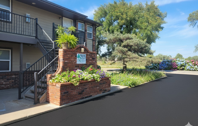 2 beds, 1 bath, 825 sqft, $940