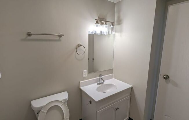 1 bed, 1 bath, 500 sqft, $900, Unit 435