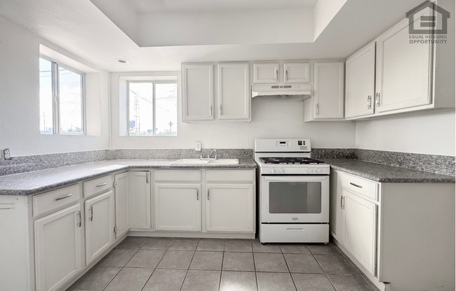 2Bed/1Bath House at McDowell/32nd St! Move-In Ready on 08/06/2026! – NO HOA!