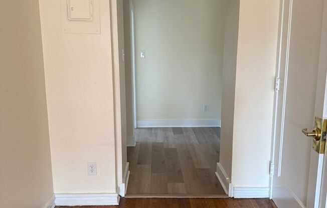 1 bed, 1 bath, 572 sqft, $1,510, Unit Old King Edward 21