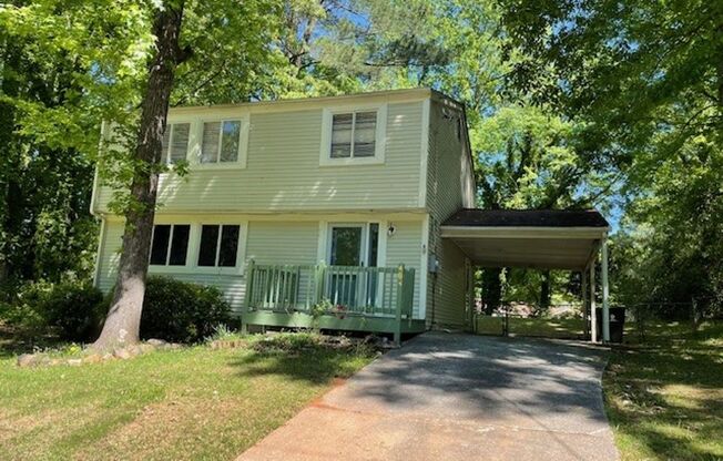 405 Abbey Rd - Renovated 4 BDRM, 2.5 BA. Near Cross Section of HWYs 74 & 54. Easy Access to Newnan City, Atlanta Airport, and Close to Shopping and Restaurants! AVAILABLE NOW!