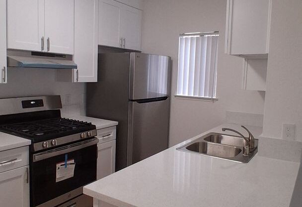 2 beds, 2 baths, 836 sqft, $2,450, Unit 205