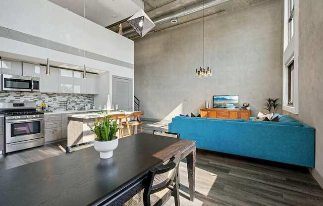 The Mansfield at Miracle Mile Lofts & Apartments