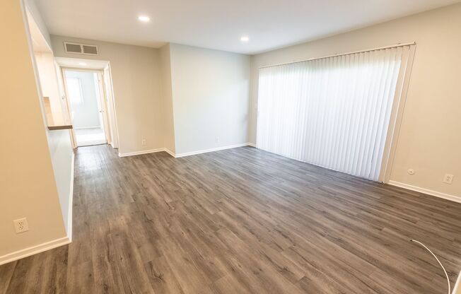 2 beds, 1.5 baths, 1,095 sqft, $2,598, Unit 100