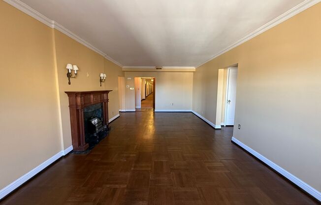 3 beds, 2 baths, 1,952 sqft, $3,200, Unit Royal York 916